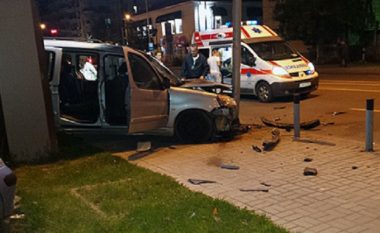 Një person ka humbur jetën, ndërsa 10 janë lënduar në fatkeqësi komunikacioni në Shkup