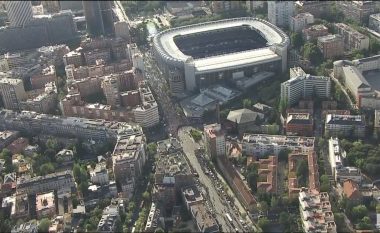 Pritja e madhe e tifozëve për Realin jashtë stadiumit (Foto/Video)