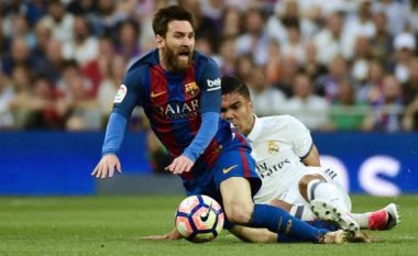 Momenti kur Messi dribloi bukur Casemiron (Video)