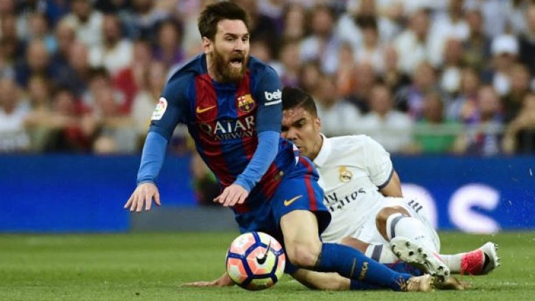 Momenti kur Messi dribloi bukur Casemiron (Video)