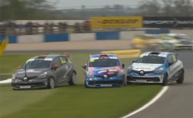 Devijon gara me makina Renault Clio, përplasje të shumta dhe rrotullime në pistë (Video)