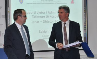 Drejtori i ATK-së ia dorëzon Raportin Vjetor ministrit Hoti