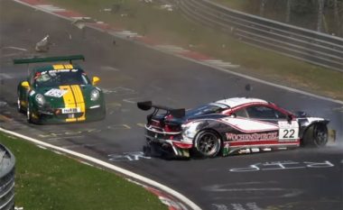 Ferrari 488 humbë kontrollin dhe përplaset gjatë garës (Video)