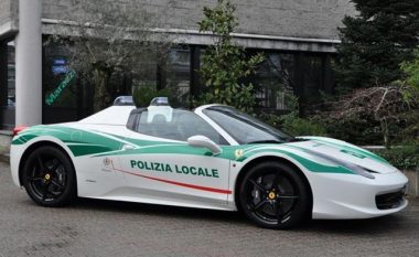 Ferrari i konfiskuar, kthehet në makinë policie (Foto)