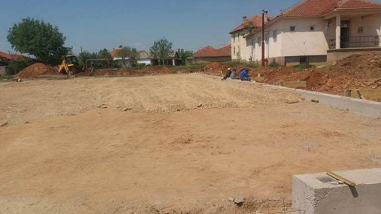 Filloi ndërtimi i fushës sportive në Vasilevë