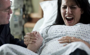 Gabim i madh: Të gjitha femrat “shtyjnë” gjatë lindjes – nuk janë të vetëdijshme se sa është e rrezikshme