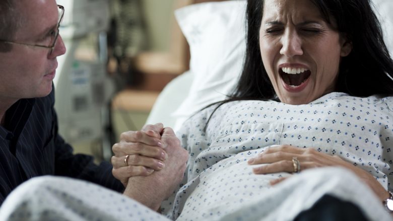 Gabim i madh: Të gjitha femrat “shtyjnë” gjatë lindjes – nuk janë të vetëdijshme se sa është e rrezikshme
