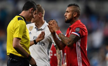 Tre futbollistë të Bayernit fyen gjyqtarin pas ndeshjes, intervenoi policia