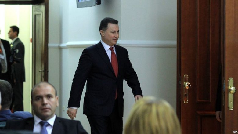 Gruevski e lëshon Kuvendin, nuk i përshëndet as kolegët e partisë së tij (Video)