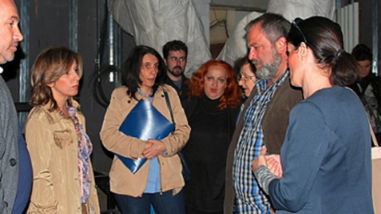 Ministrja Kançeska-Milevska viziton Teatrin Shqiptar në Shkup