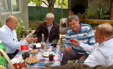 Pashkët, shqiptarët urojnë bashkëqytetarët (Video)