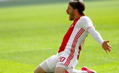 Në derbin ndërmjet Ajaxit dhe Feyenoordit ndodhi shumëçka, duke përfshirë edhe një gol fantastik (Video)