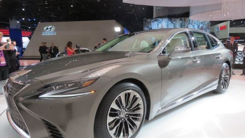 Lexus lanson modelin luksoz, me të cilin rivalizon veturat gjermane (Foto)