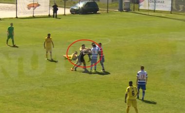 Skuadra më e dhunshme në botë përjashton futbollistin pasi rrahu kundërshtarin dhe gjyqtarin (Foto/Video)