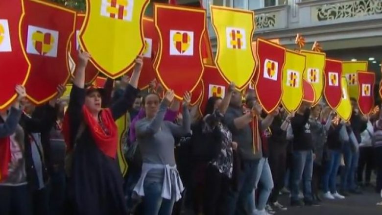 Protestat kundër gjuhës shqipe në Maqedoni do të vazhdojnë të martën (Video)