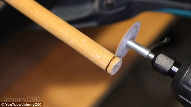 Me anë të letrës së thjeshtë, pret materialet e forta si hekurin dhe drurin (Video)