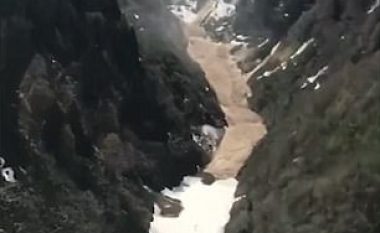 Orteku masiv ra në lumë, shumë pranë pushimoreve (Video)