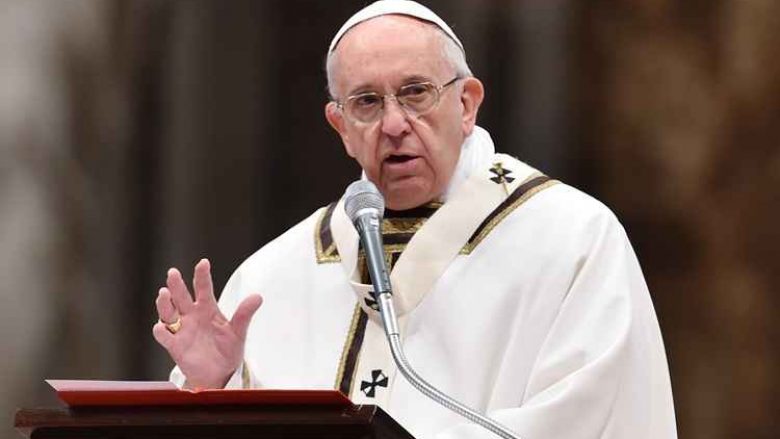 Papa Françesku në meshën e Pashkëve: Mos injoroni vuajtjet e emigrantëve