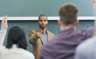 Thuajse gjysma e të punësuarve në institucionet e arsimit të lartë në Maqedoni janë femra