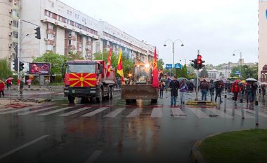 “Për Maqedoni të përbashkët” vazhdojnë me protestat kundër gjuhës shqipe, kërkojnë zgjedhje të reja