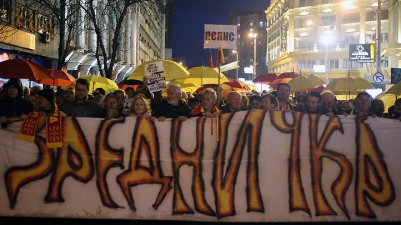 Protestuesit në Shkup kërkojnë dorëheqjen e Qeverisë (Video)