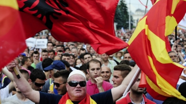 Shqiptarët do ta shpëtojnë referendumin në Maqedoni, thuhet në anketë