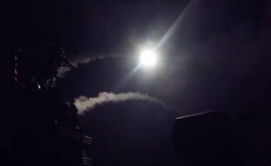 Sulmet amerikane në Siri, pamje që tregojnë nisjen e raketave Tomahawk nga Mesdheu (Video)