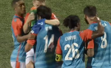 Shqiptari i njohur me emrin Robeto Baggio Kçira shënon gol në minutën e fundit dhe çmend tifozët në Amerikë (Foto/Video)