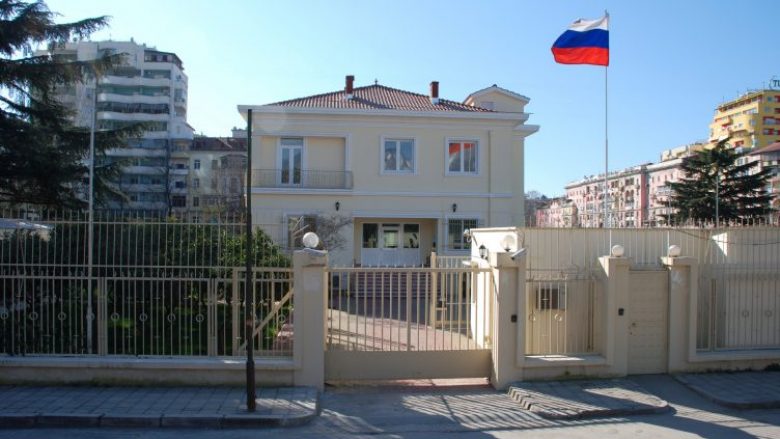 Rusët kërkojnë të sjellin në Tiranë shërbimet e tyre inteligjente