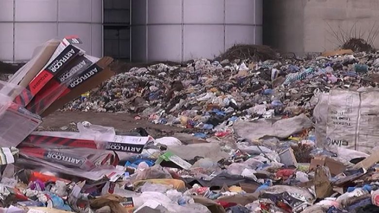 Banorët lokalë nuk lejojnë deponimin e mbeturinave në Rusino