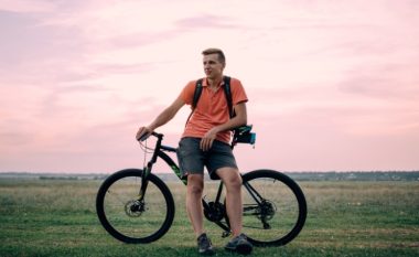 Ngasja e biçikletës, e shëndetshme për mendjen dhe trupin