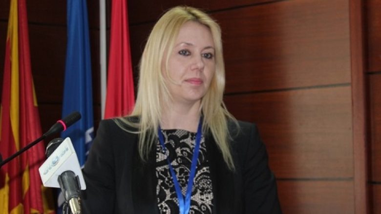 Zëvendës-ministrja e financave Elezi në Saraj promovon projektin për shërbime komunale në vlerë prej 7.3 milion denarë