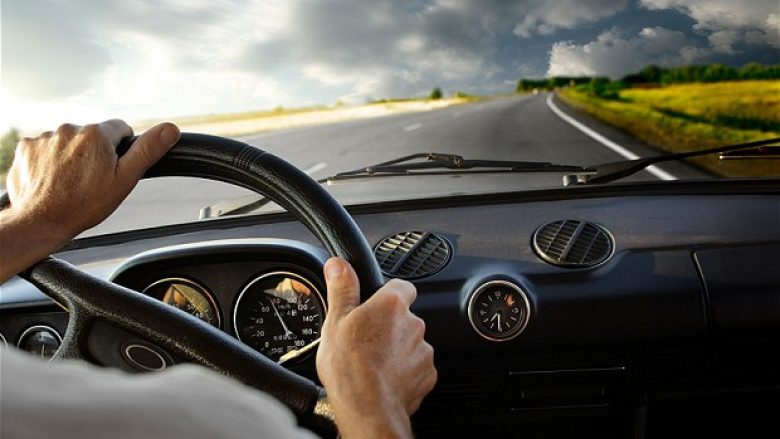 KRSKRr: Vozitësit e ri t’i respektojnë rregullat për kufizimin e shpejtësisë dhe të mos vozisin nën ndikimin e alkooloit