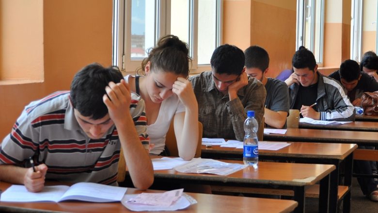Sot fillon matura shtetërore në Maqedoni