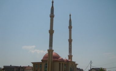 Një xhami, dy imamë, shumë probleme