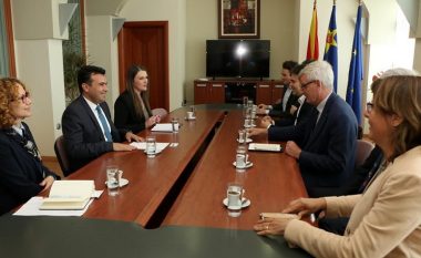 Zaev – Bildt: Proceset demokratike janë të patjetërsueshme për përparimin e Maqedonisë