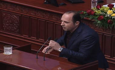 Ibrahimi mbyll seancën konstituive me këndimin e himnit shqiptarë (Video)