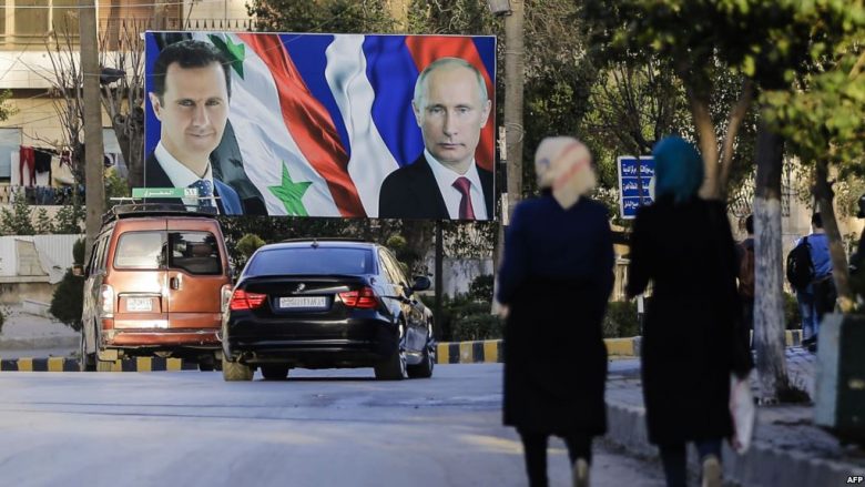 Pence, Tillerson i kërkojnë Rusisë të rimendojë marrëdhënien me Assadin