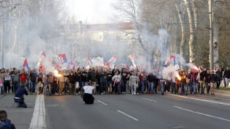 Tifozët ekstremistë nga Serbia drejt Maqedonisë (Foto)