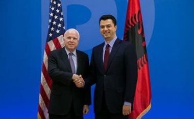 Basha: Senatori McCain, zë i fuqishëm në mbështetje të shqiptarëve për liri