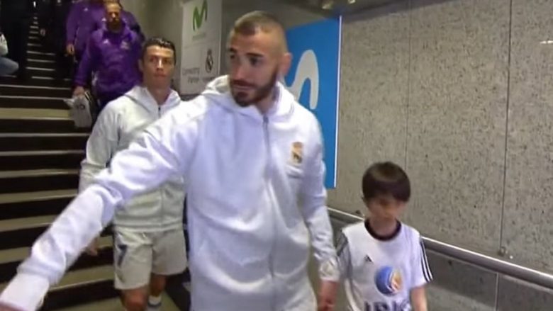 Ronaldo dhe Benzema tallen keq me Vazquezin, e ‘kapin’ si fëmijën para ndeshjes (Video)