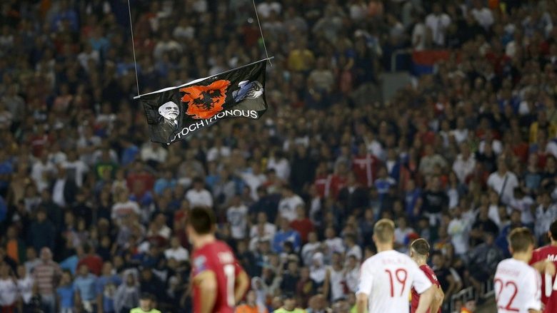 Droni si ai i Beogradit edhe në ndeshjen Shkupi-Vardari (Video)