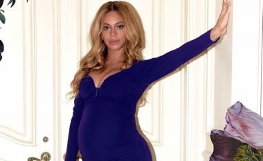 Një artist ndërton statujën e Beyonce nga djathi (Foto)