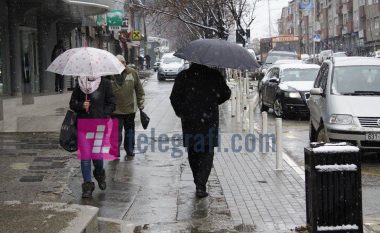 Vazhdon të bie borë në Kosovë (Video)