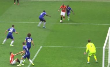 Tifozët fajësojnë Cahillin te goli i dytë i Unitedit për sportivitet të tepruar (Foto/Video)
