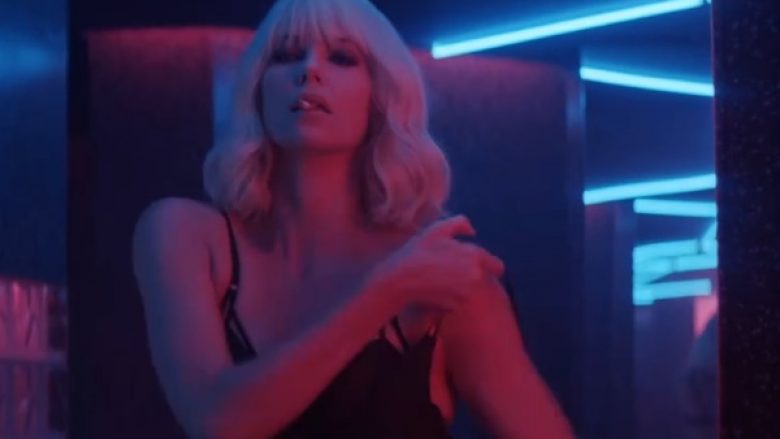 Charlize Theron në skena të nxehta erotike (Video)