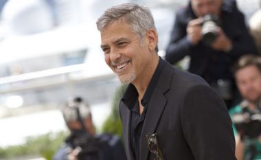 George Clooney iu dhuron fqinjëve të tij 45 mijë paund për të bërë pushime (Foto)