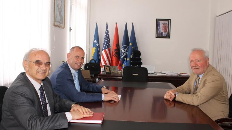 Lladrovci takoi ambasadorin e Malit të Zi