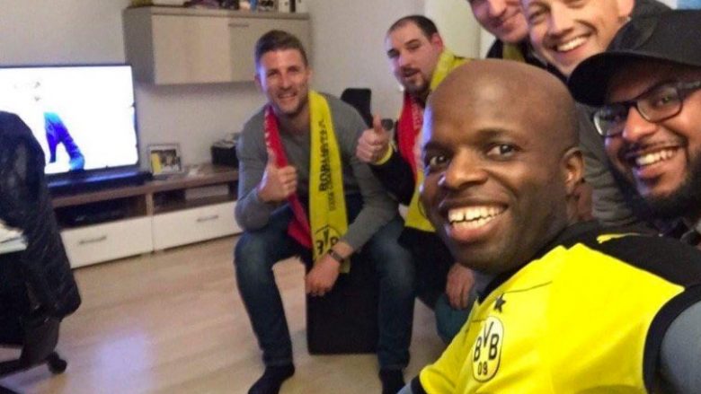 Tifozët e Dortmundit hapin dyert e shtëpive për fansat e Monacos (Foto)