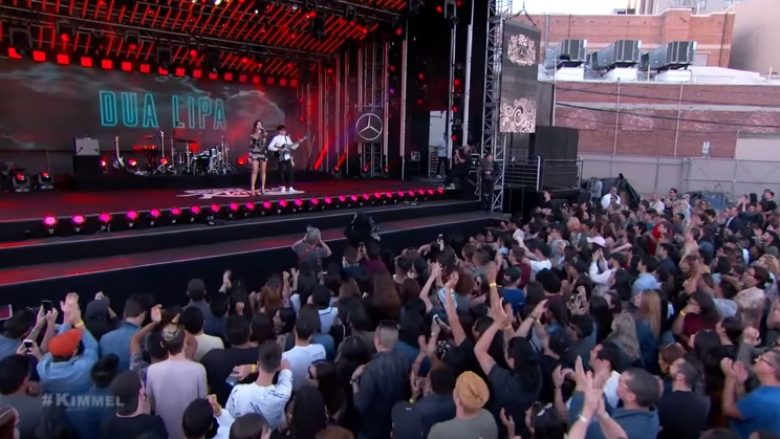 Dua Lipa performon live në koncertin e famshëm amerikan (Video)
